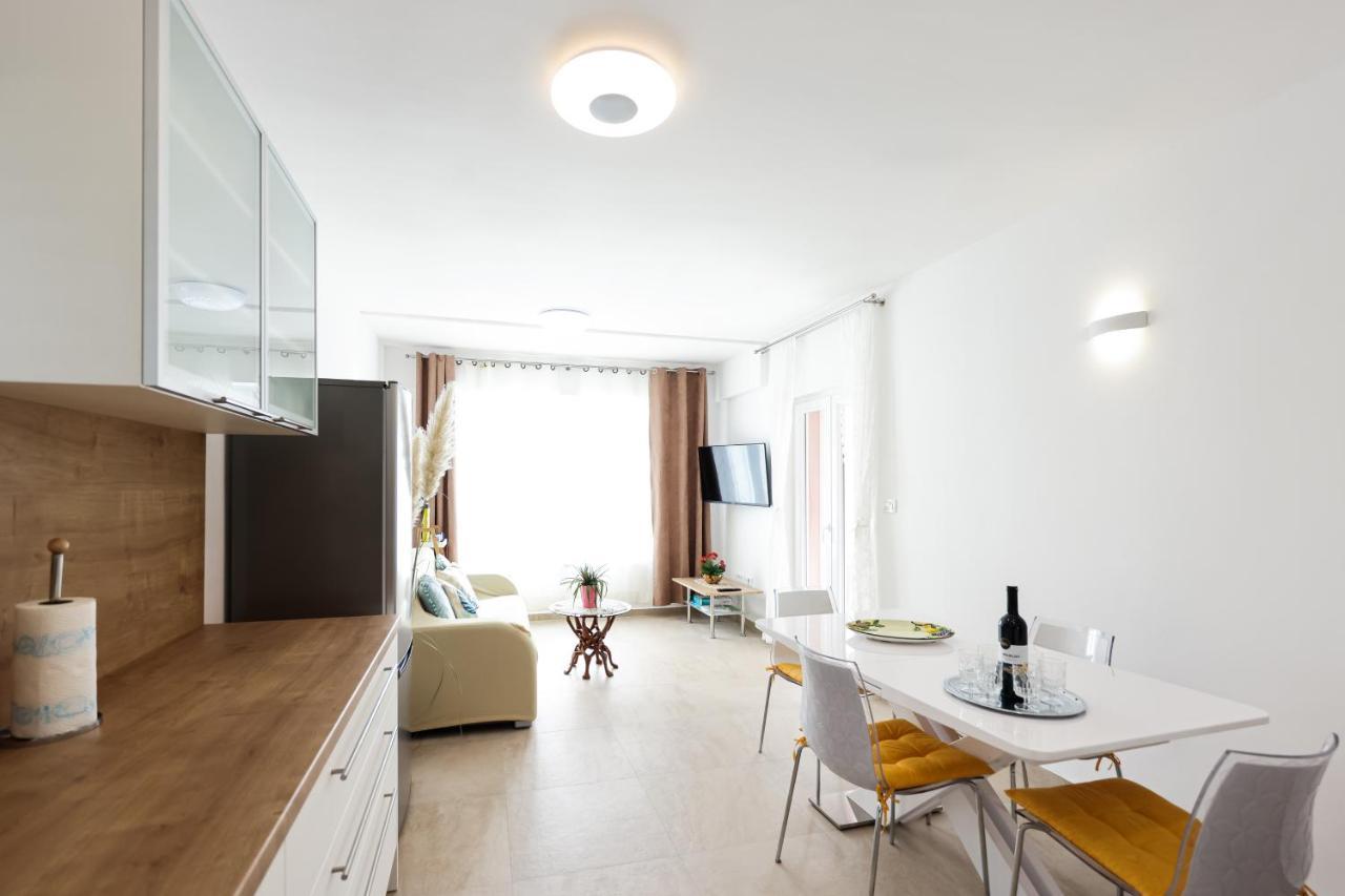 Apartment Puntamika Villa De Rosa - Ground Floor Zadar Exterior photo
