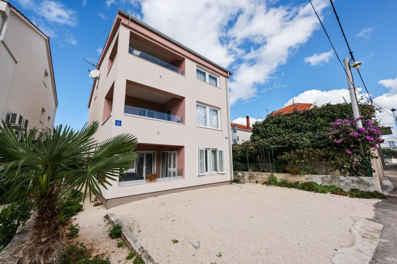 Apartment Puntamika Villa De Rosa - Ground Floor Zadar Exterior photo