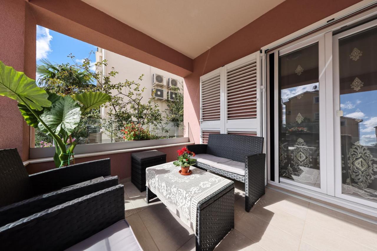 Apartment Puntamika Villa De Rosa - Ground Floor Zadar Exterior photo